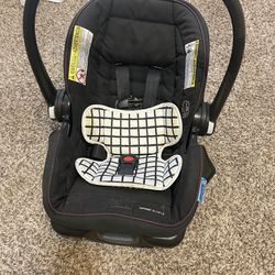 Snugride Car seat And Base. 