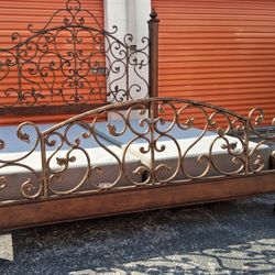 Kng Sz Bd Frm With Base Good Condition 