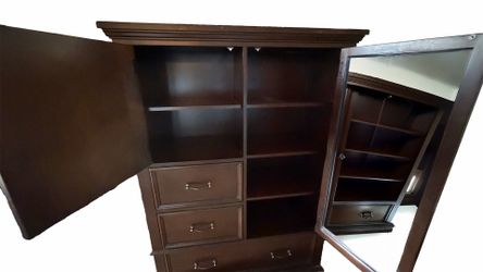 Solid Wood Dresser with Soft-Closing Drawers 46/64/18, Used(normal wear)