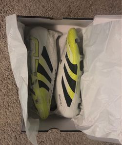 Adidas predators laceless size 10