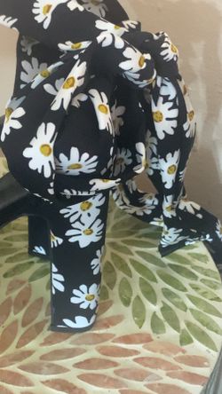 Pretty Daisy Heels 