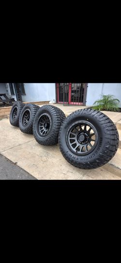 17" LOCK rims w/ 33x12.50R17 tires