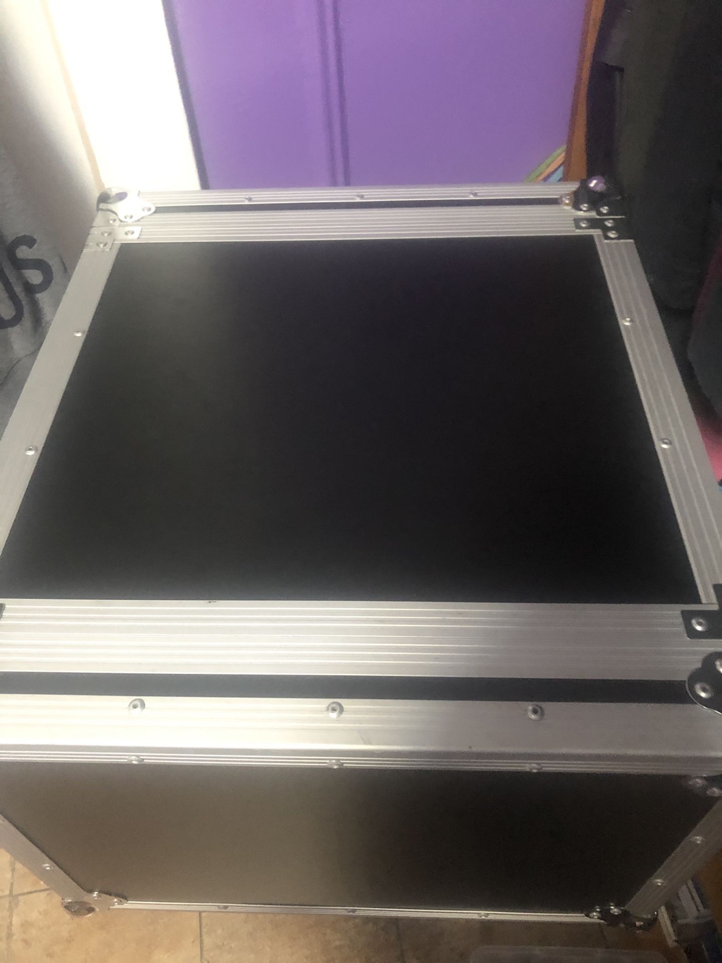 Caja de 8 espacio en buenas condiciones
