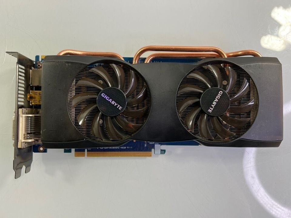 GIGABYTE Radeon HD 5850 1GB GDDR5 GPU Retro Gaming Video Graphics Card
