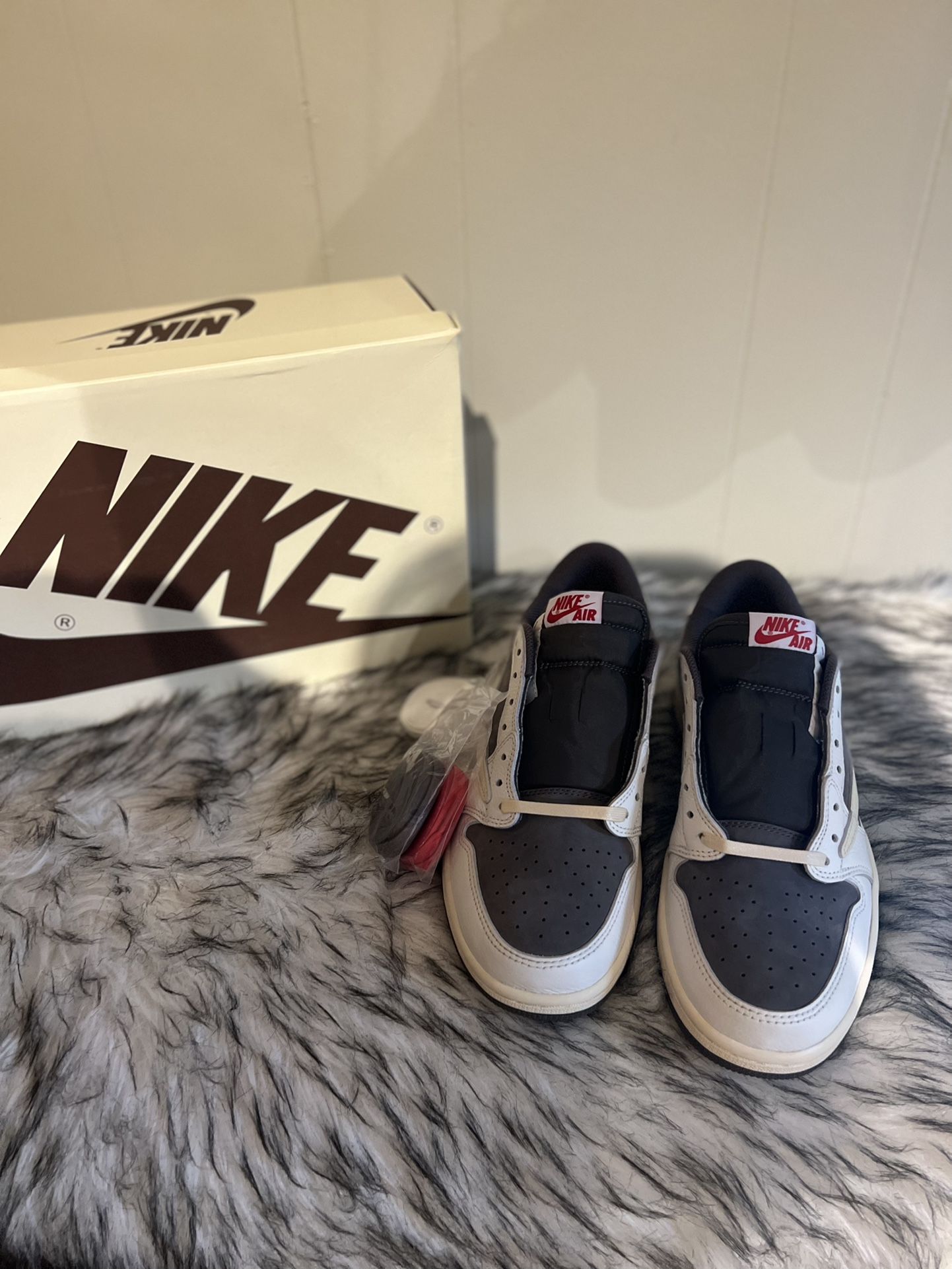 Travis Scott Reverse Mocha Jordan 1 Retro Low