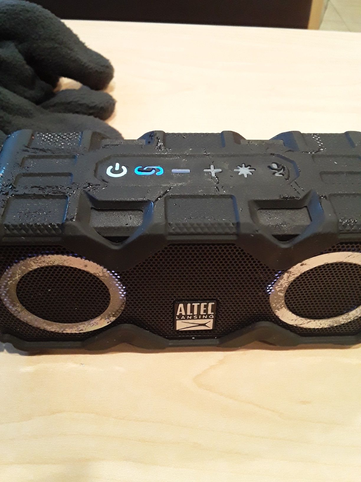 Altec bluetooth speaker n charger