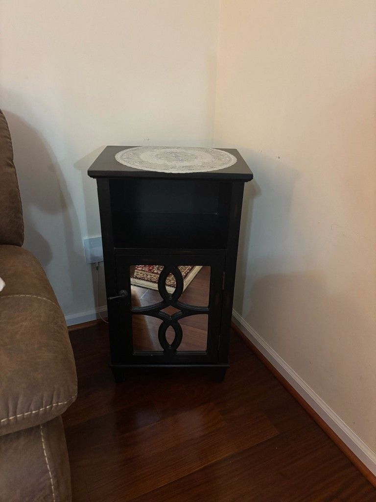 Corner Table