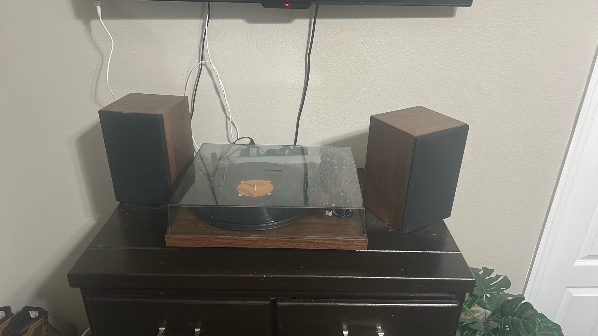 Record player With Speakers