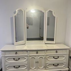 Vintage 1978 All Wood Thomasville Dresser 