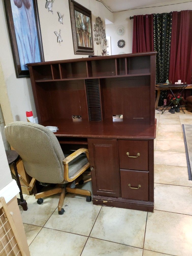 Free. Hutch Desk for Sale in San Antonio, TX OfferUp