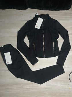 Black lululemon cropped set