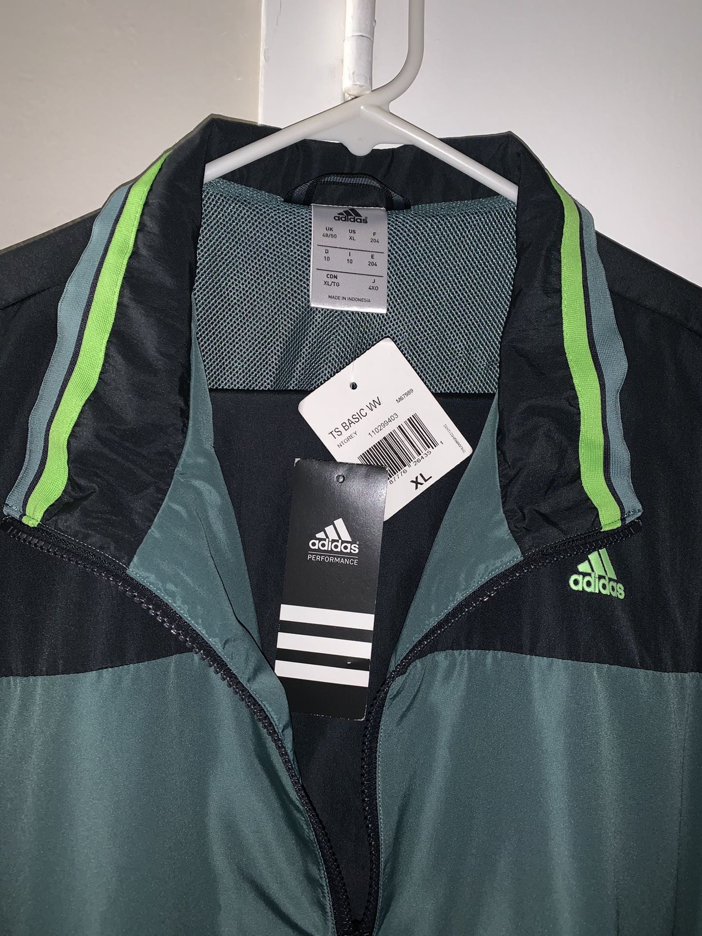 ADIDAS TRACK SUIT XLARGE COLOR GREEN