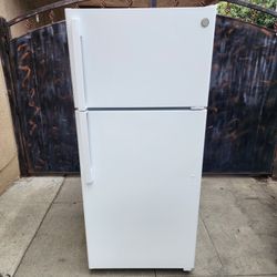 3MONTHS WARRANTY 28x29x64 GE FRIDGE 16CUFT WHITE 