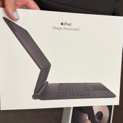 Ipad Magic Keyboard Black 11inch (4th and 5th generation) Model MXQT2LL/A  