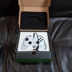 Razer Wolverine V2 Controllers 