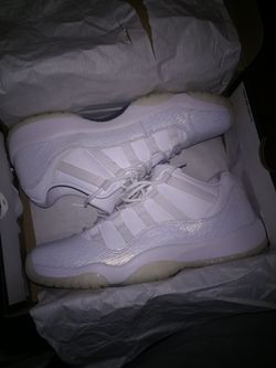 Frost white 11s