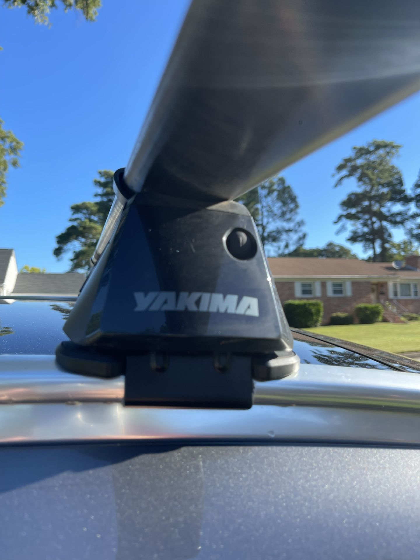 Yakima Ridgeline roof rack Towers 