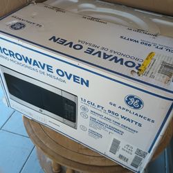 GE Microwave (Dented!)