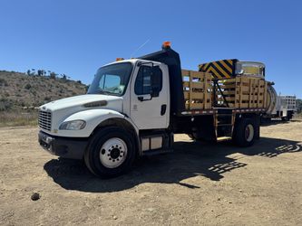 2014 Freightliner M2 106V Attenuator Commercial Truck
