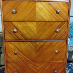 Beautiful Large 4-Drawer Vintage Dresser