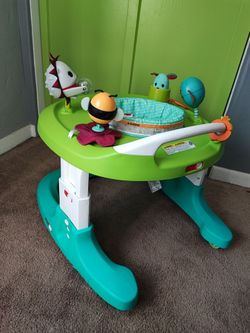 Infant walker.  Andadera para infante.