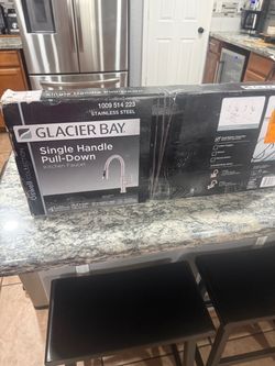 Glacier Bay Oswell Single Handle Pull-Down Kitchen Faucet