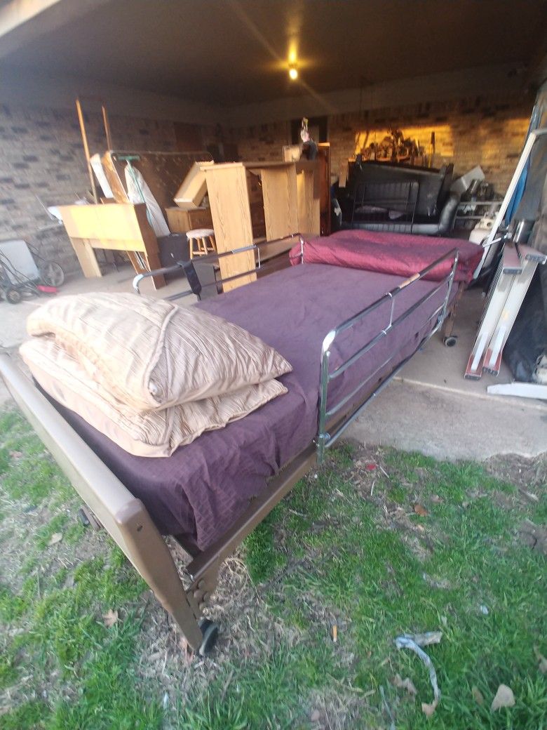 LINCARE ELECTRIC HOSPITAL BED