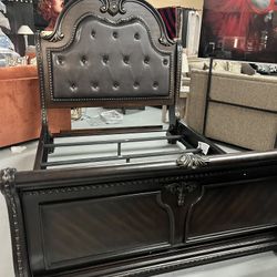 Queen Bed Floor Model 