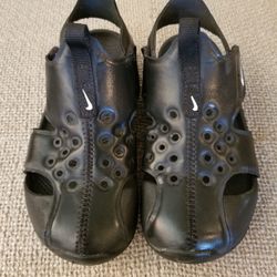 CHILDREN'S NIKE SANDLES SIZE 12C