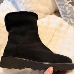 Auquatalia Women's Suede Faux Fur Collared Flat Boots: Size 8.5