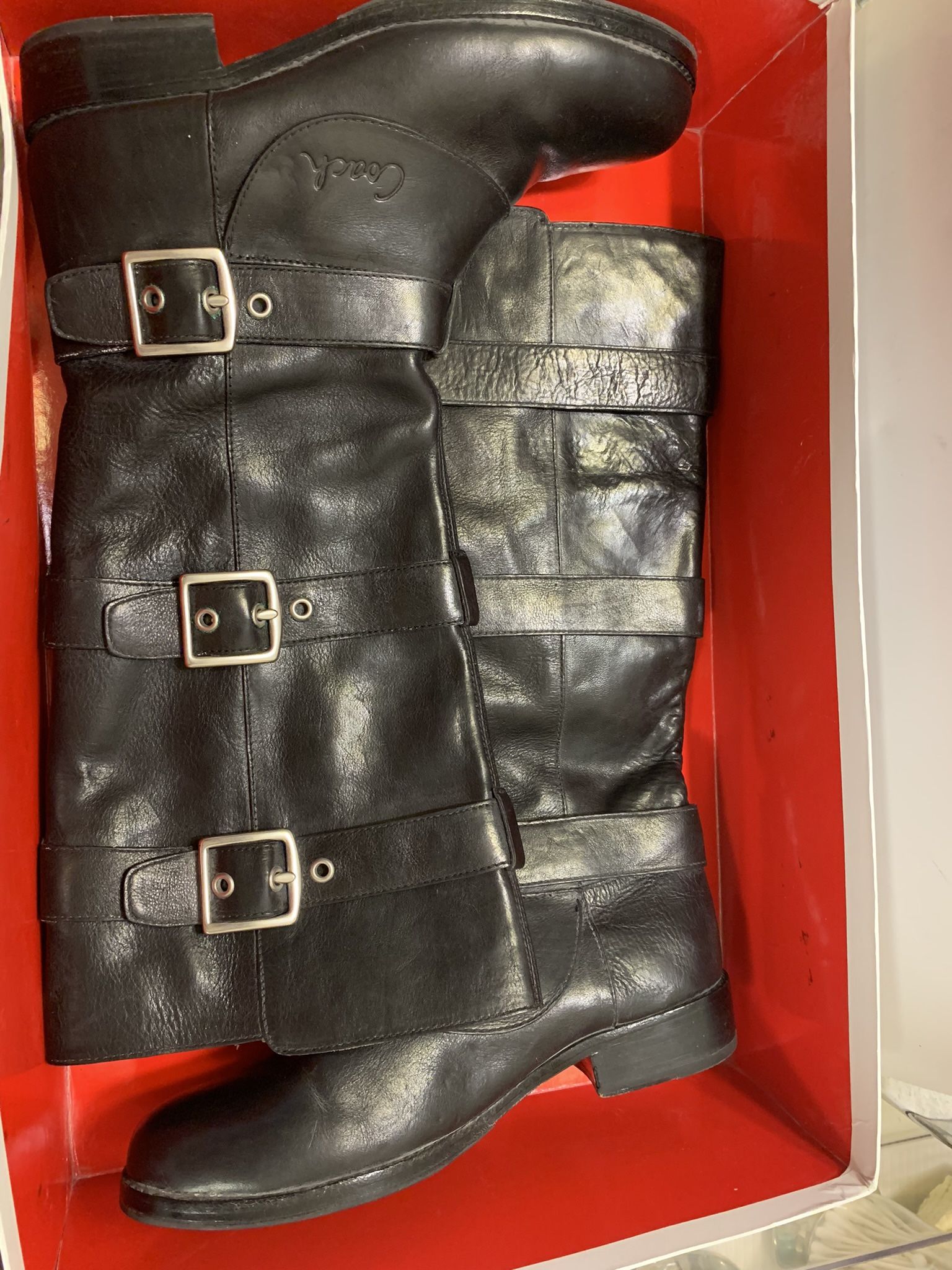 Q Coach leather boots