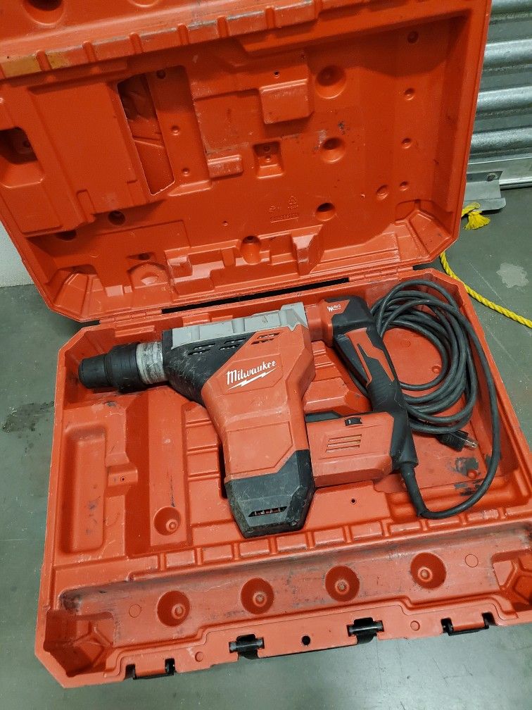 Milwaukee Sds Max Combination Hammer With E-CLUTCH