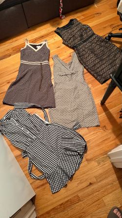Lot of Small Dresses/Pants/Skirts (LOFT, Levi Strauss, Gap etc)
