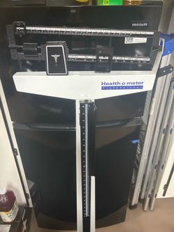 Standing scale and height measure