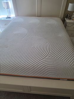 Tempurpedic queen mattress