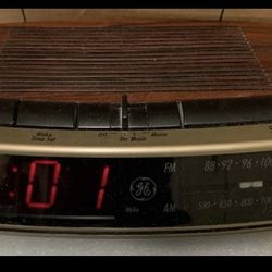 Vintage GE AM/FM F Alarm Clock Radio 7-4619A