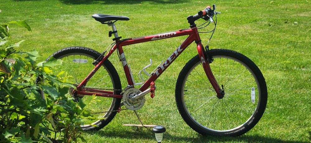 TREK 4000 SERIES - MOUNTAIN BIKE - MEDIUM FRAME - DEORE COMPONENTS - TUNED