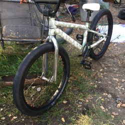 24”Diamondback With Big Gt Wheels And Smoothie Tires