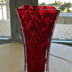 VTG Red clear cased square bottom Diamond Cut Crystal Art Glass Vase 8” Tall EUC