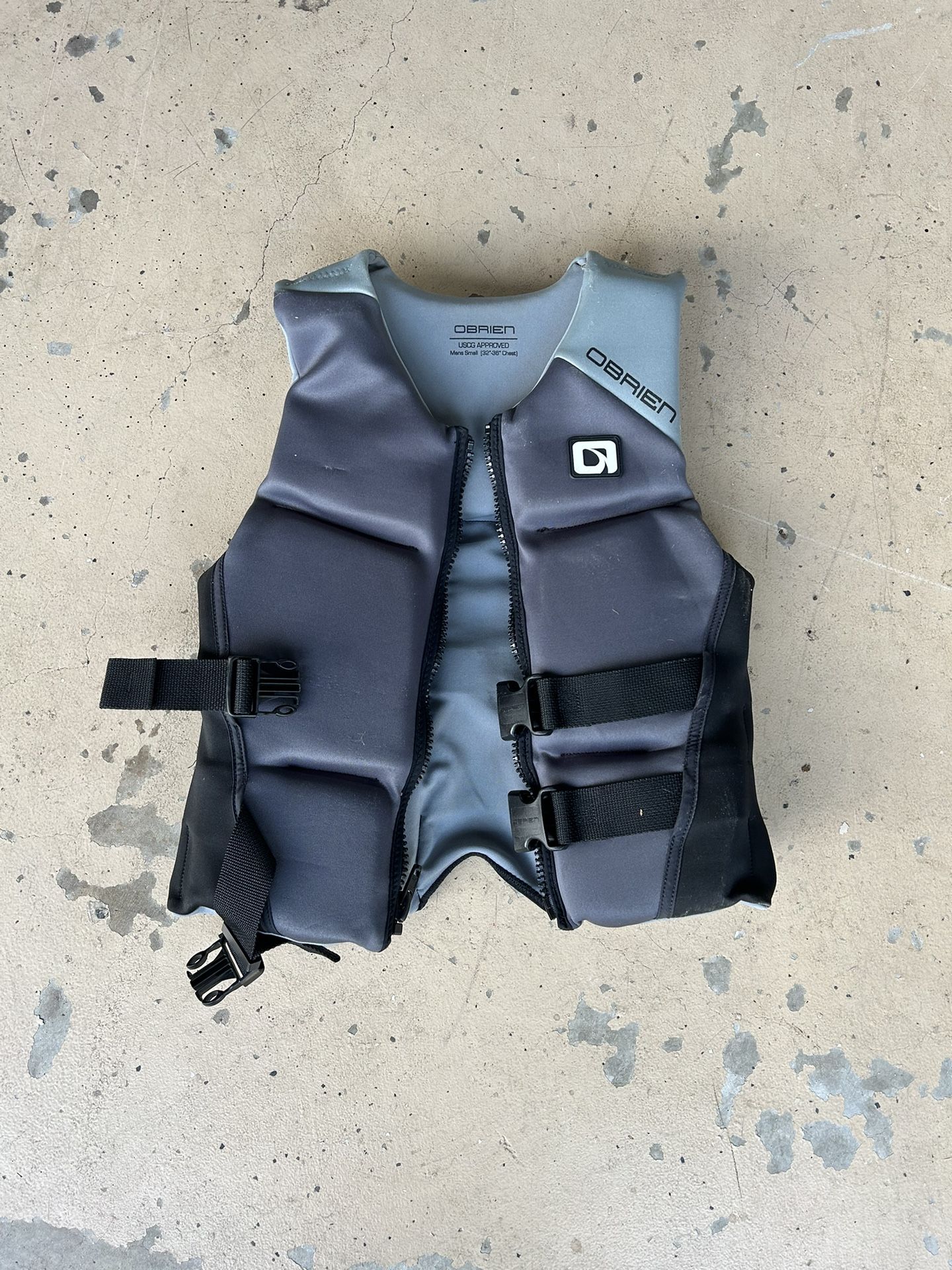 2 water life jackets 
