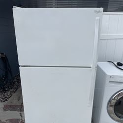 🚨🚨WHIRLPOOL REFRIGERATOR 33”🚨🚨