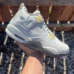 Jordan 4 Craft Photon Dust (Size 5Y, 5.5Y, 7Y, 10.5)