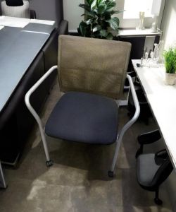 Steelcase Jersey Mobile Guest Chair with Casters – From $100 📦 Florida