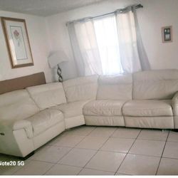 Electric Recliner Leather Sofa Like new Pearl color 