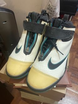 Nike Throwback Make Offer Size 9.5 Men