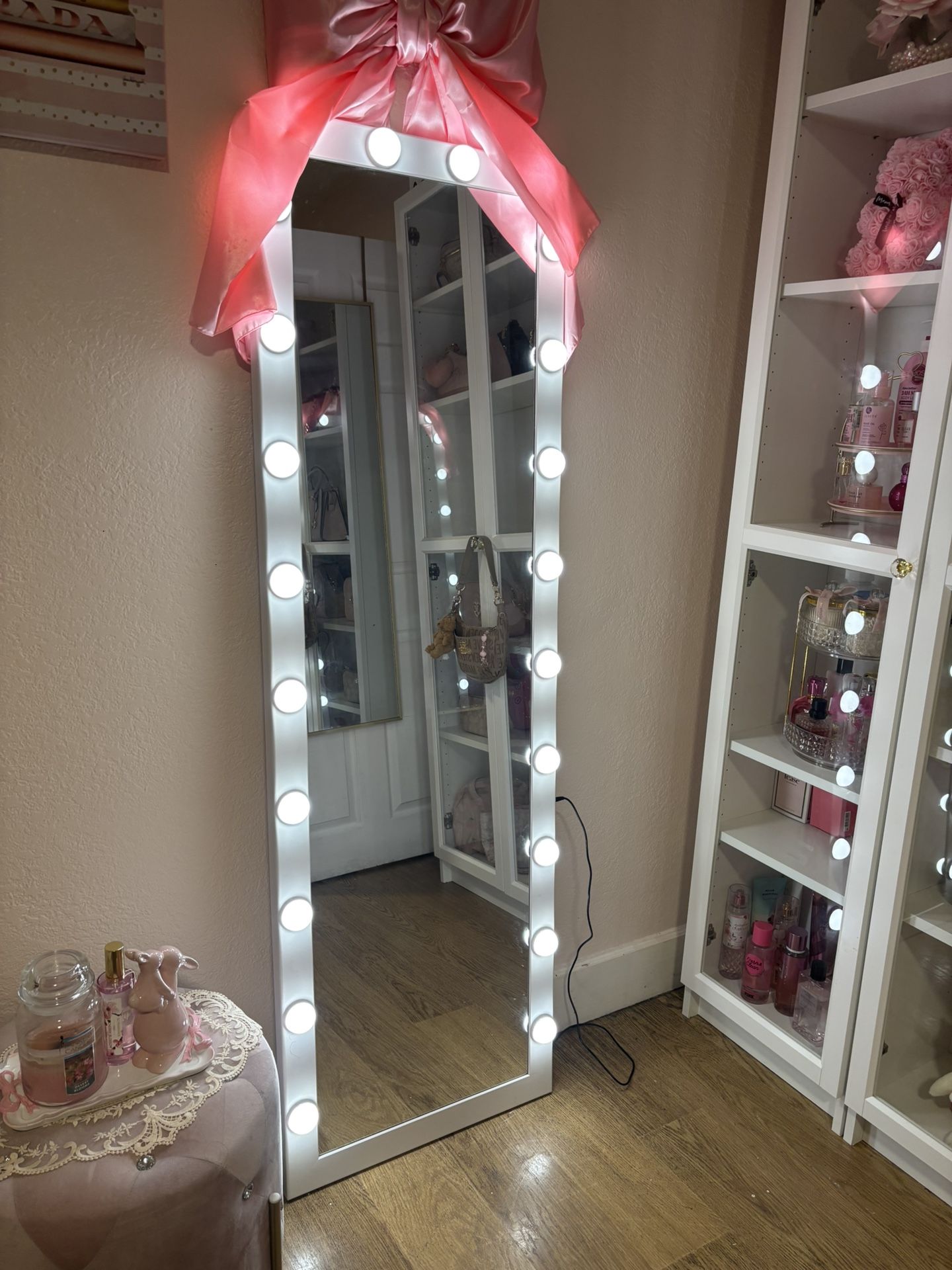 White mirror