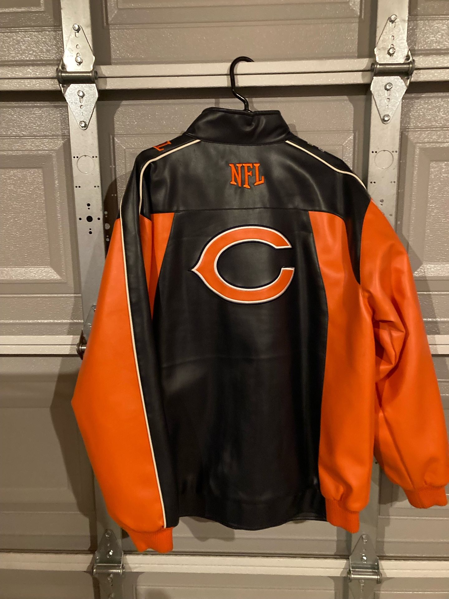 Chicago BEARS pullover jacket for Sale in Ontarioville, IL - OfferUp