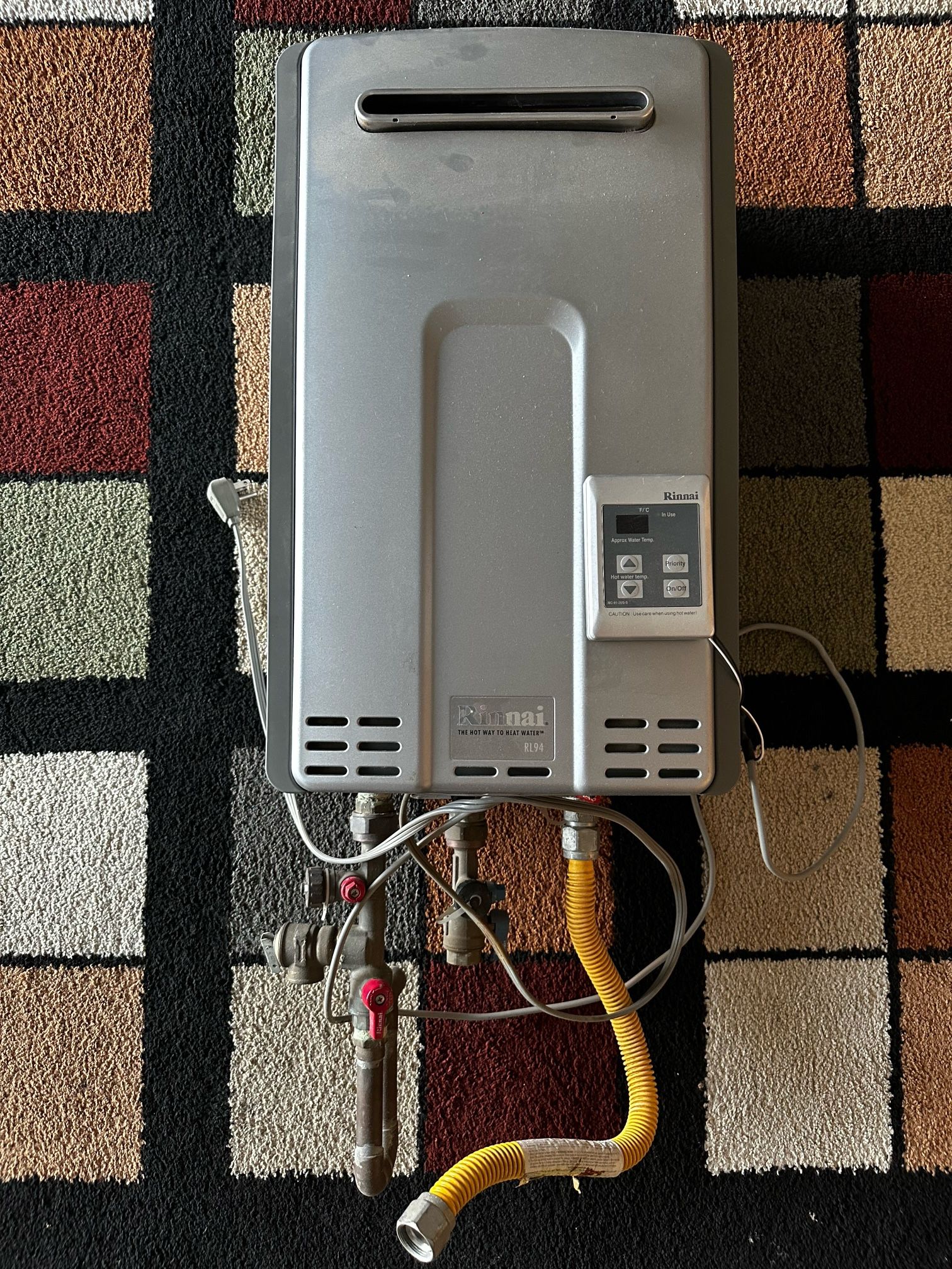 Rinnai Gas Tankless Water Heater, RL94e, 199000 BTU, Natural Gas, 9.8 GPM