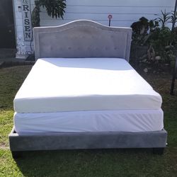 Beutiful Full Size Bed With Good Mattress