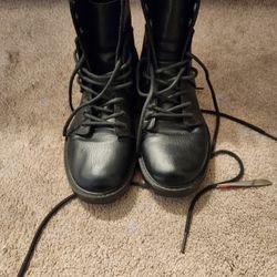 Boots Size 5  In Realky Good Condtion. I Dont Ship Only Pick Up.